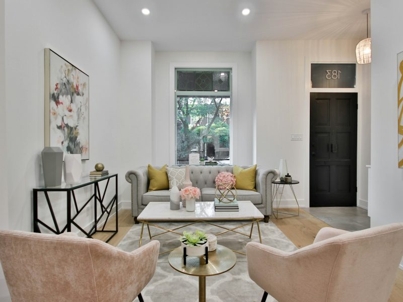 Mashta Island waterfront with sweeping bay views — living room