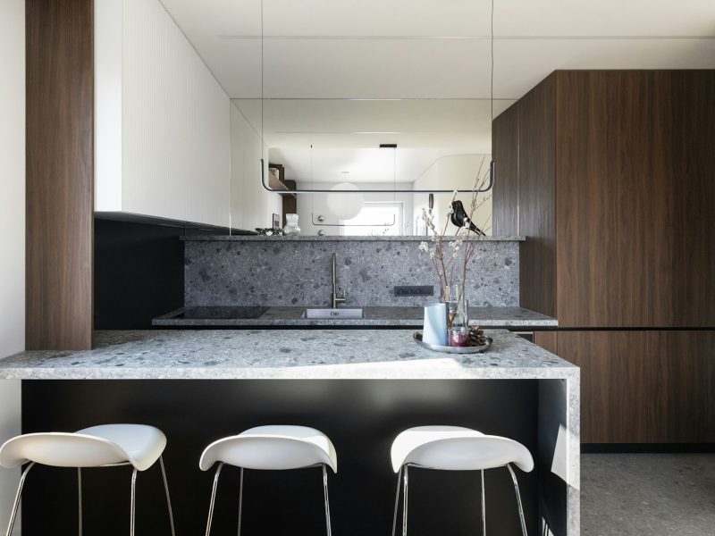 Riviera villa with a heated pool and summer kitchen — kitchen