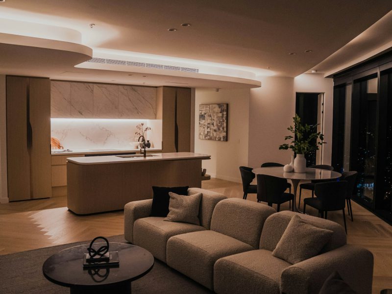 Bayfront three-bedroom with a wraparound terrace — living room