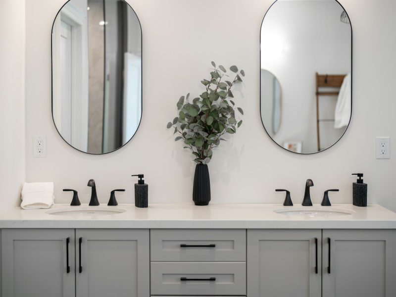 Golf-course two-bedroom on Country Club Drive — bathroom