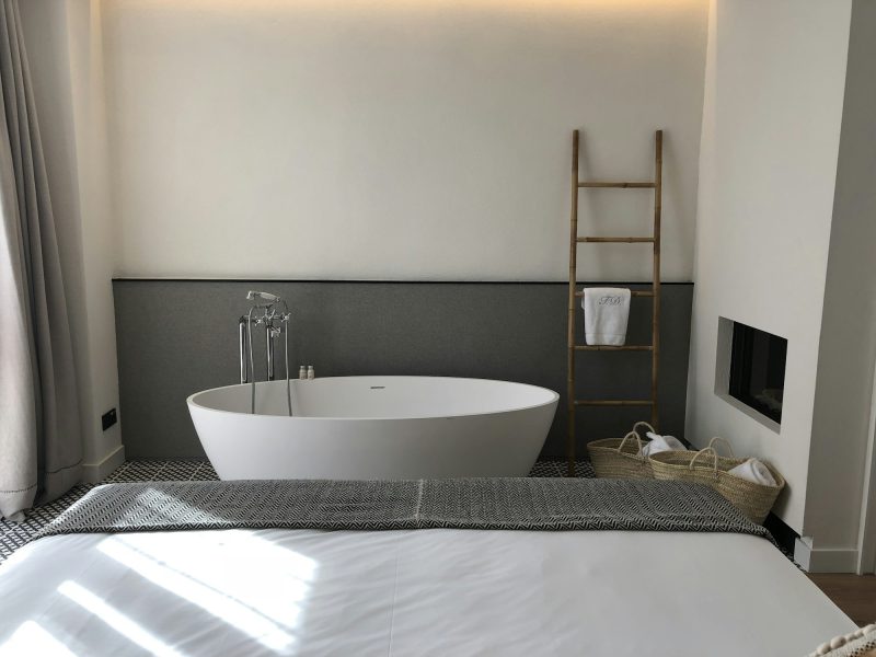 Bayfront three-bedroom with a wraparound terrace — bathroom