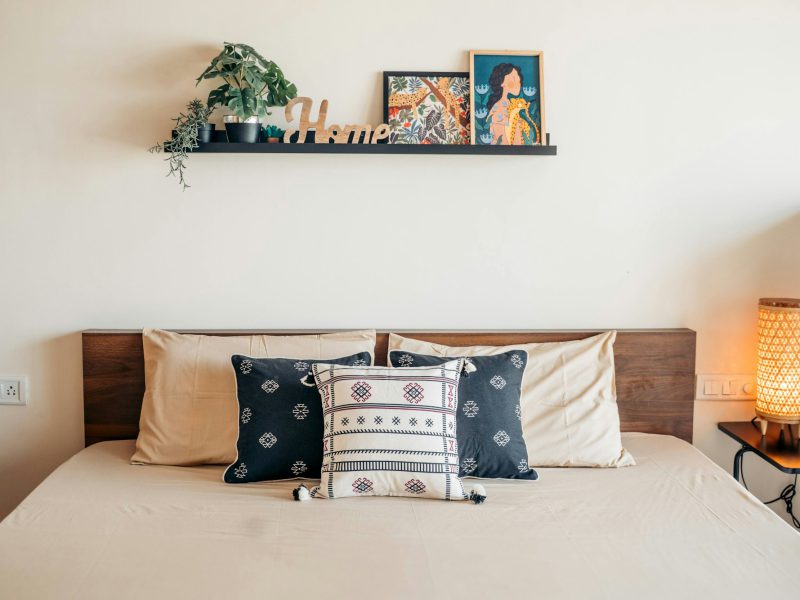 Family home with a pool steps from Miracle Mile — bedroom