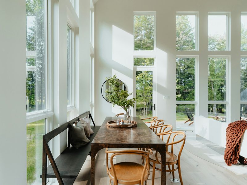 Shaded Grove cottage with a plunge pool — dining area