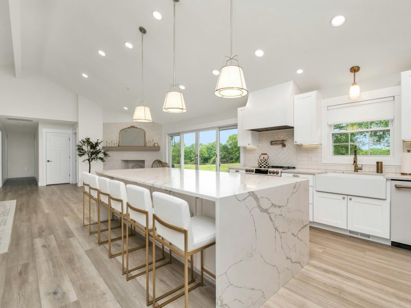 Walkable Grove townhouse near CocoWalk — kitchen
