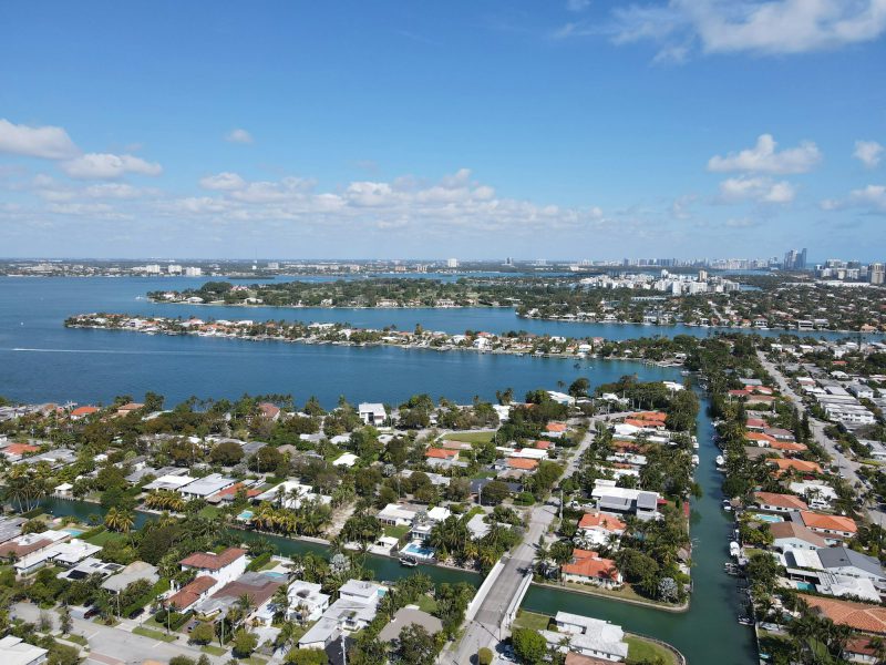 Bayfront three-bedroom with a wraparound terrace — bay view