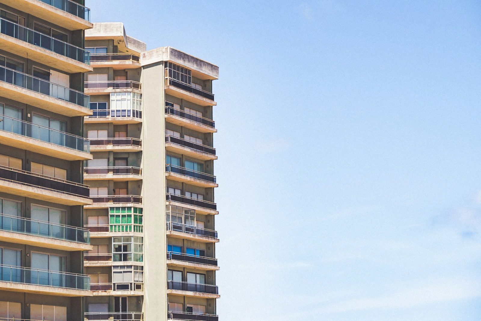 Aventura two-bedroom near the Turnberry golf course — exterior