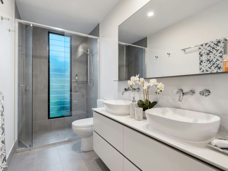 Wynwood two-bedroom with a rooftop pool — bathroom