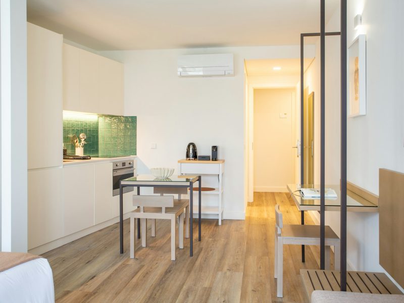 Bayside one-bedroom with marina views — kitchen