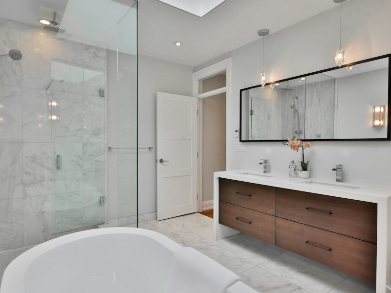 Sunset-facing one-bedroom at Paraiso Bay — bathroom
