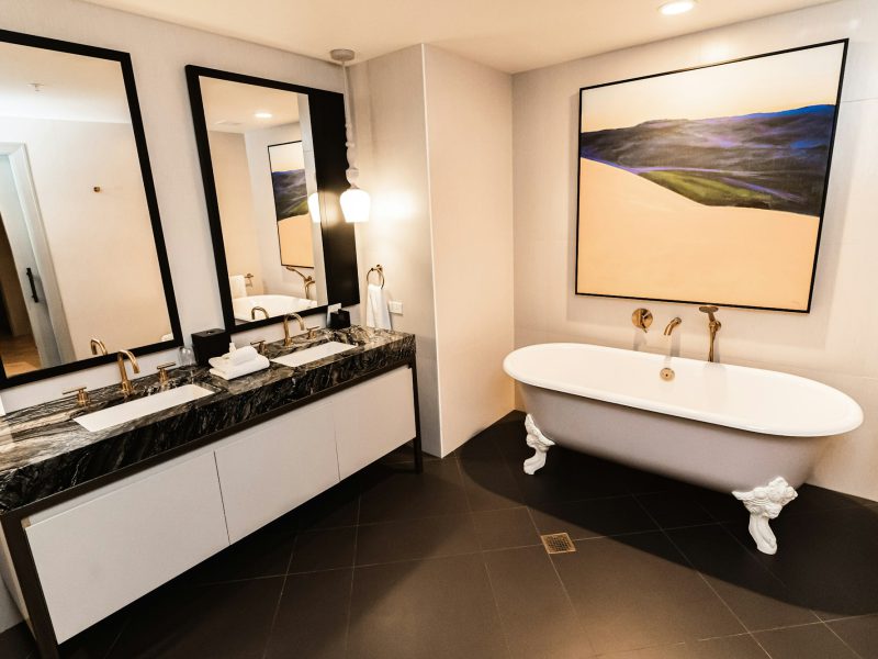 Island family home near Crandon Park — bathroom