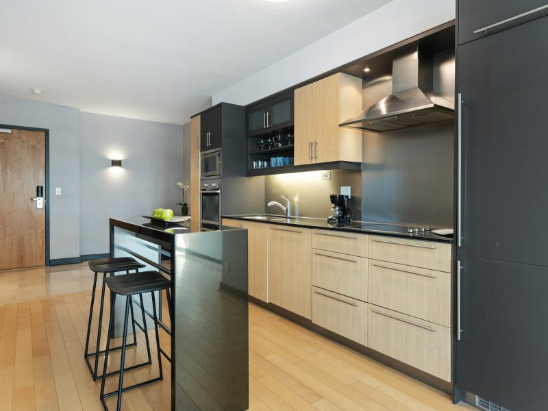 Flamingo Park one-bedroom with Art Deco details — kitchen