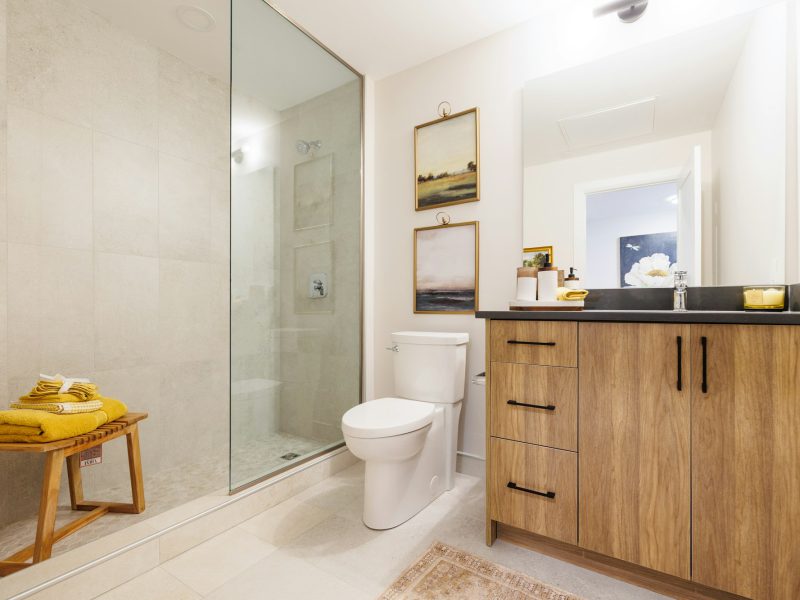 Updated ranch with a pool in the North Gables — bathroom