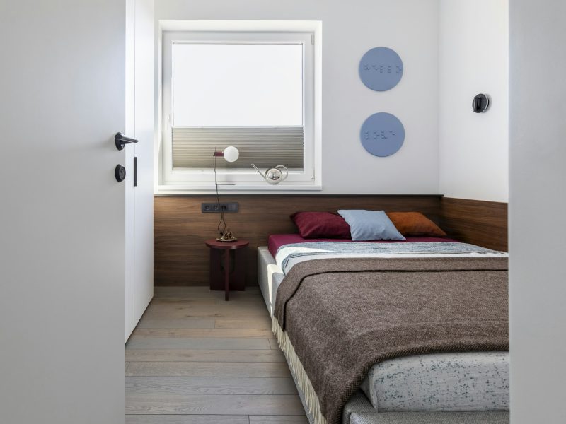 Golf-course two-bedroom on Country Club Drive — bedroom