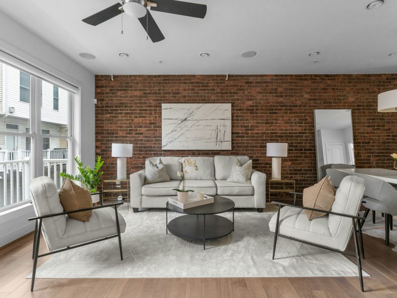 Golf-course two-bedroom on Country Club Drive — dining area