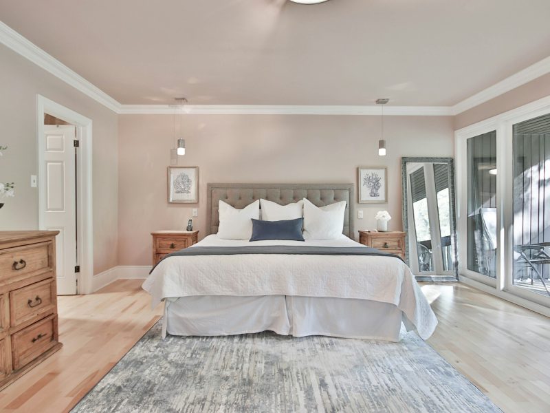 Garden townhouse on a quiet street in The Roads — bedroom