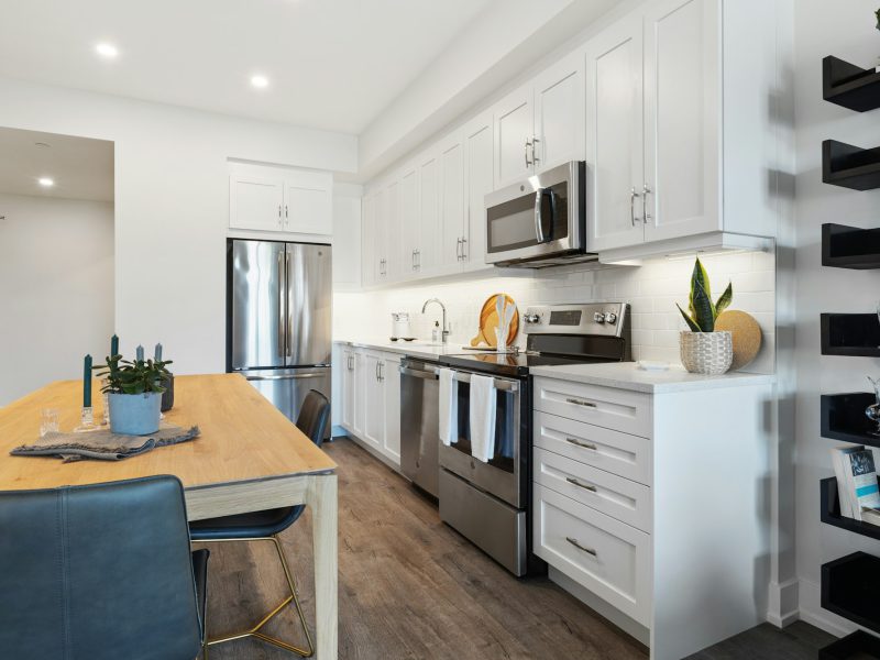 Merrick Park condo with resort-style amenities — kitchen