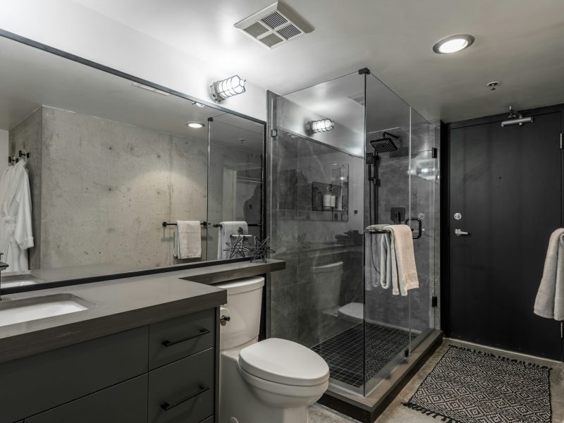 Biltmore Way two-bedroom near the Gables village center — bathroom