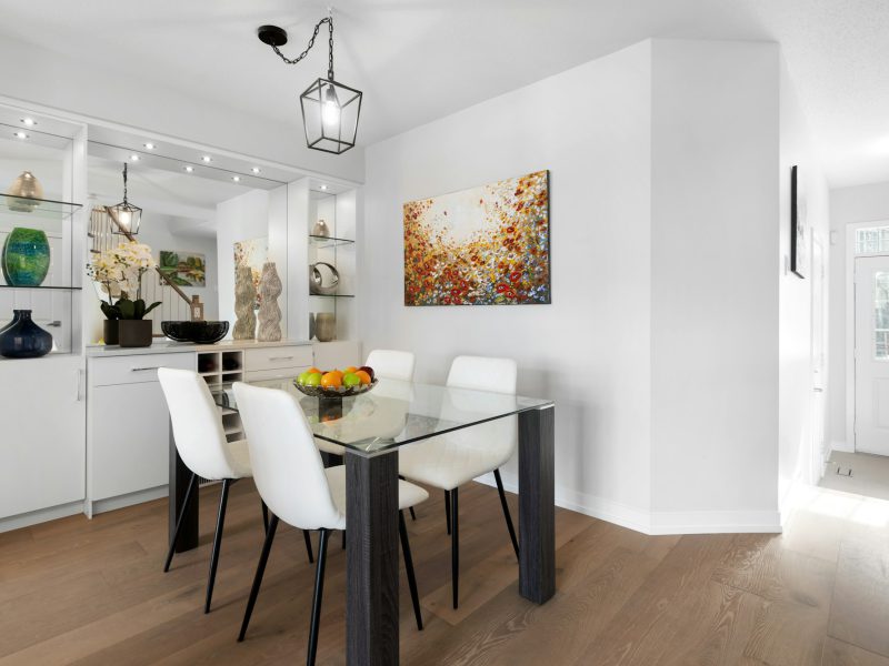 New-construction bayfront residence in Edgewater — dining area