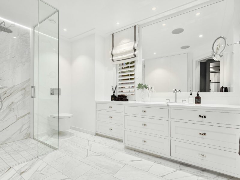Oceanfront penthouse with 360-degree terraces — bathroom