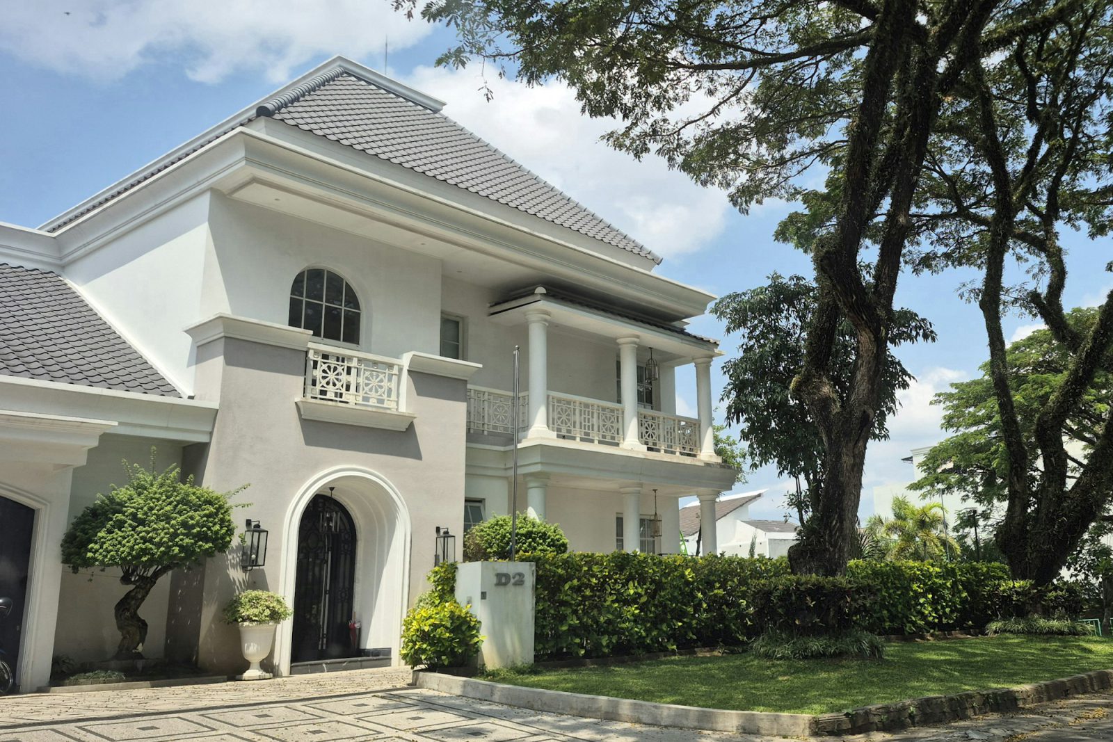Island family home near Crandon Park — exterior