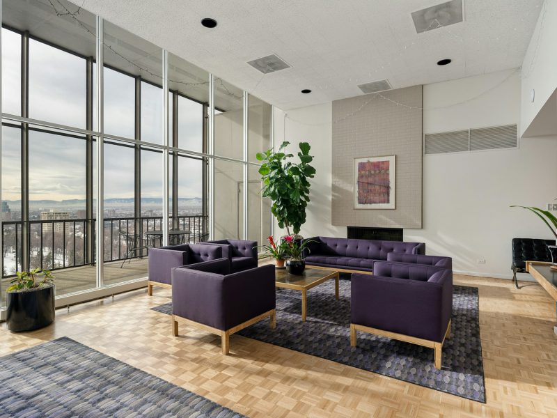 Oceanfront penthouse with 360-degree terraces — living room