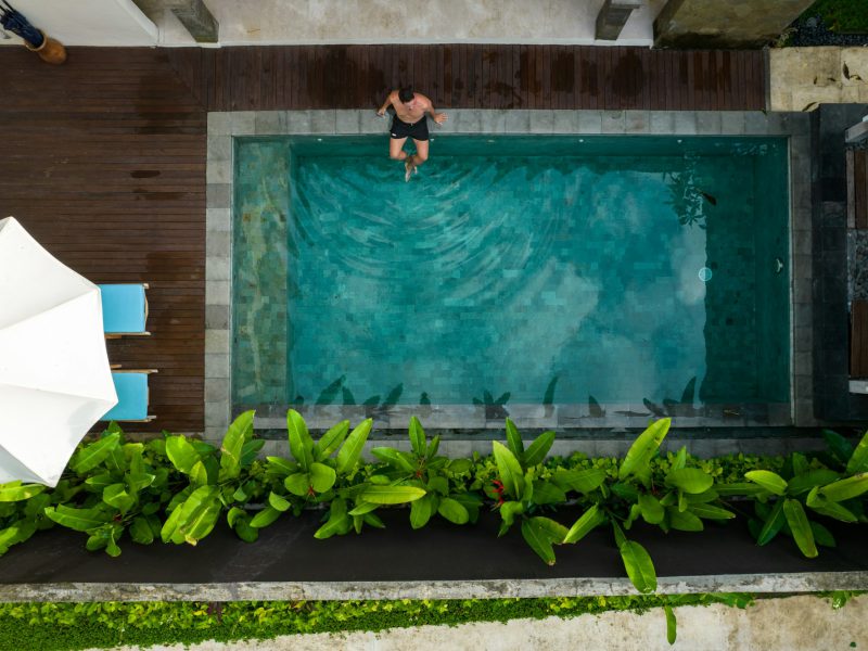 Family home with a pool steps from Miracle Mile — pool and garden