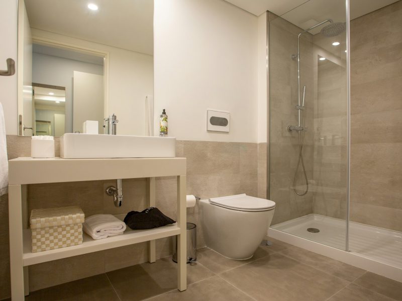 West Avenue two-bedroom with sunset bay views — bathroom