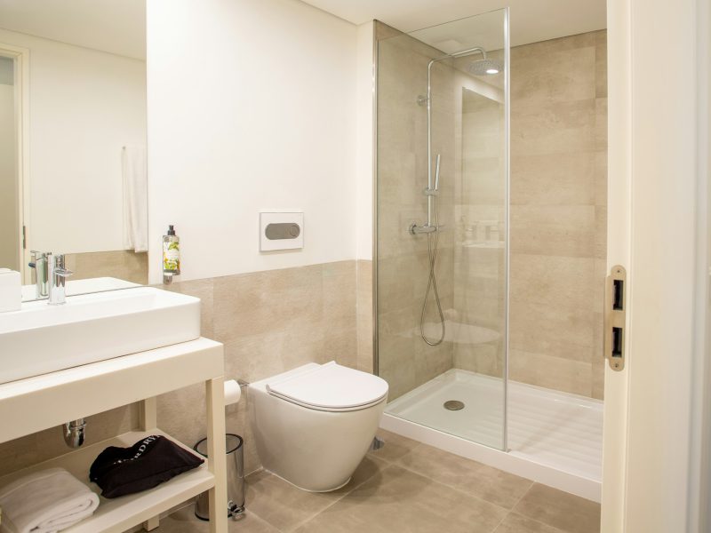 Two-bedroom near North Beach Oceanside Park — bathroom