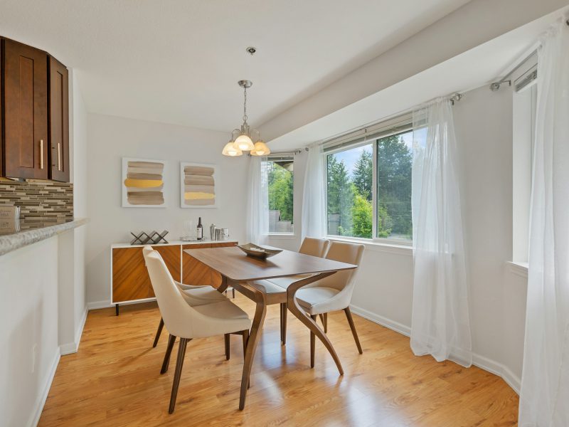 Gallery-district loft a block from the Wynwood Walls — dining area