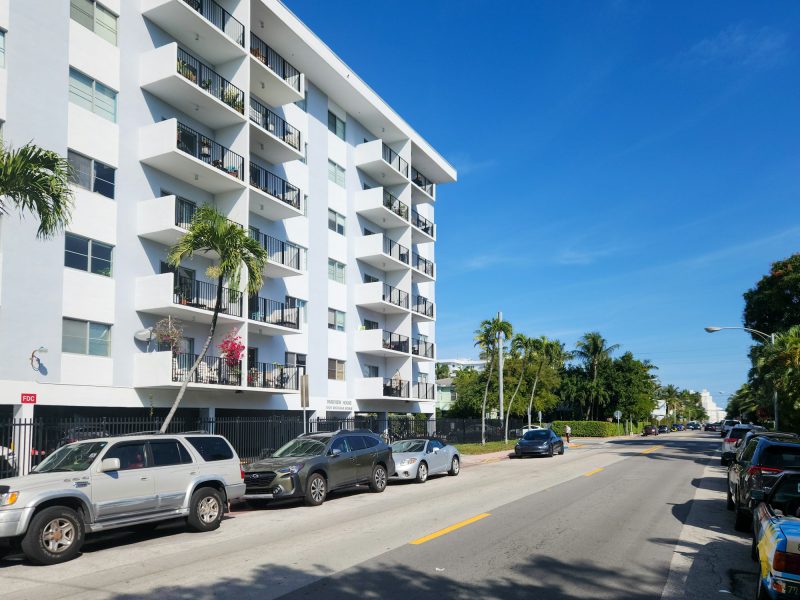 Two-bedroom near North Beach Oceanside Park — exterior