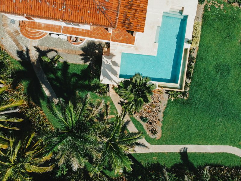 Las Olas Isles waterfront with no-bridge ocean access — pool and garden