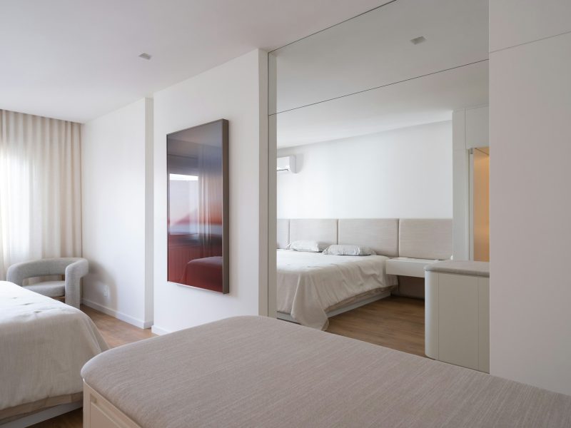 Island family home near Crandon Park — bedroom