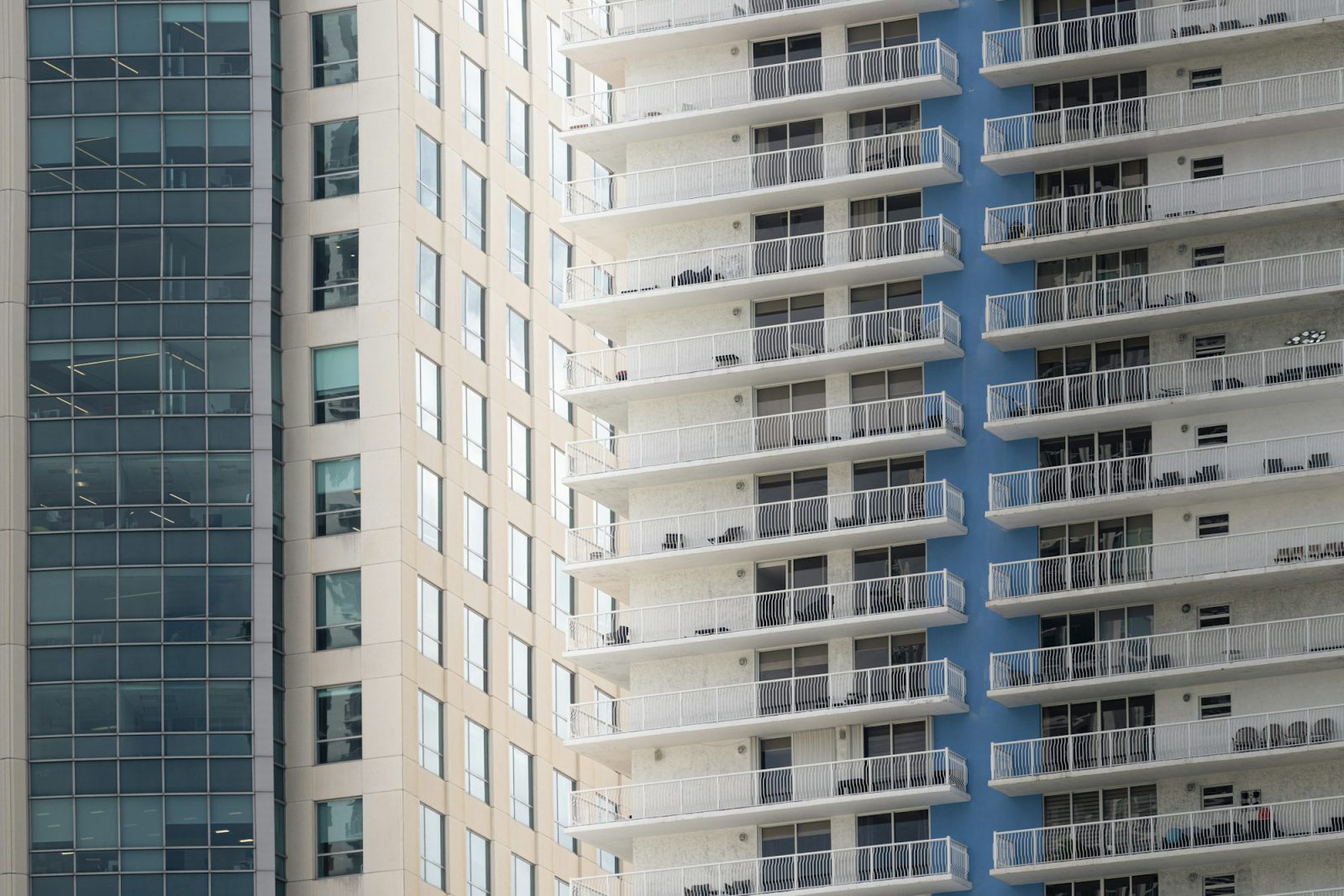 Aventura family condo near the mall and marina — exterior