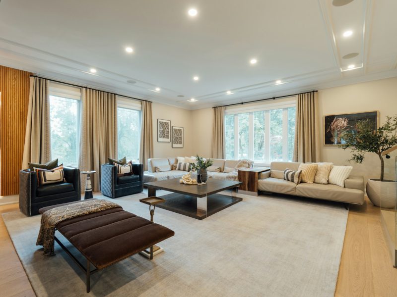 Lush tropical estate off Main Highway — living room