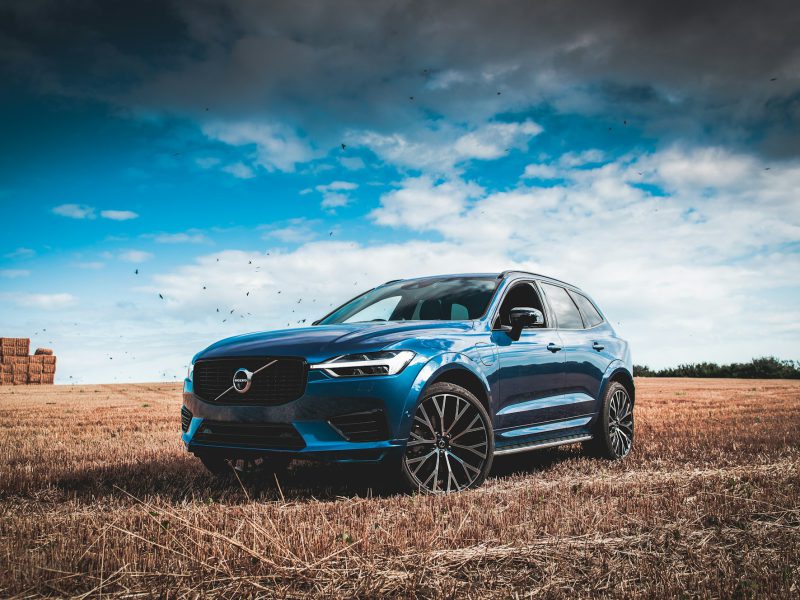 Blue Volvo XC60, front three-quarter view
