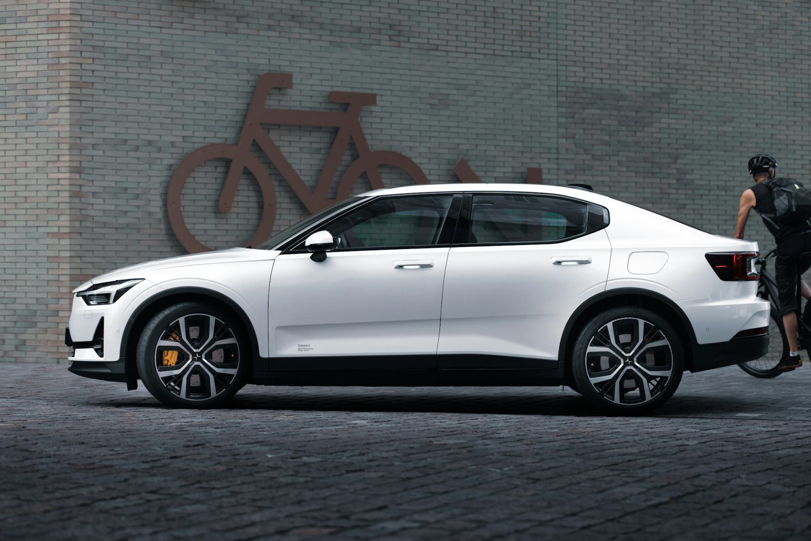 White Polestar Polestar 2, side profile