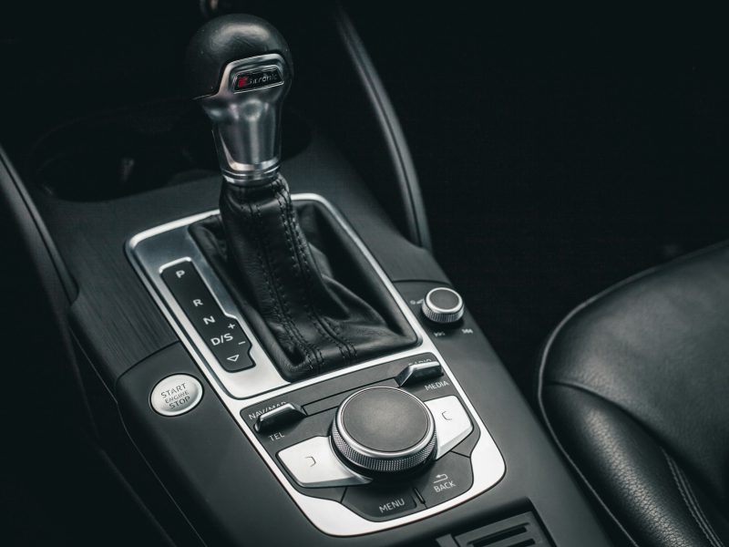 A picture of a car's gear shift