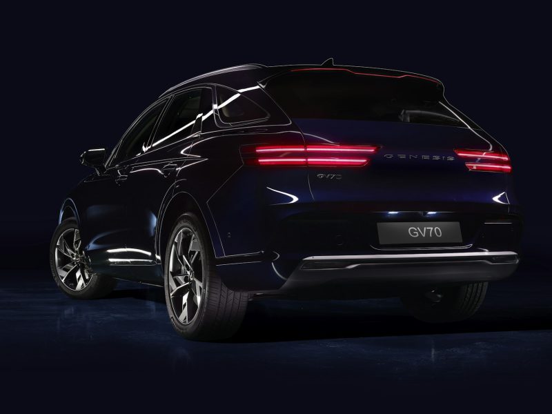 Black Genesis GV70, additional view