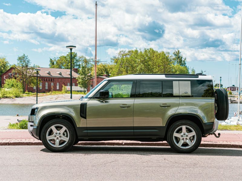 Green Land Rover Defender, additional view