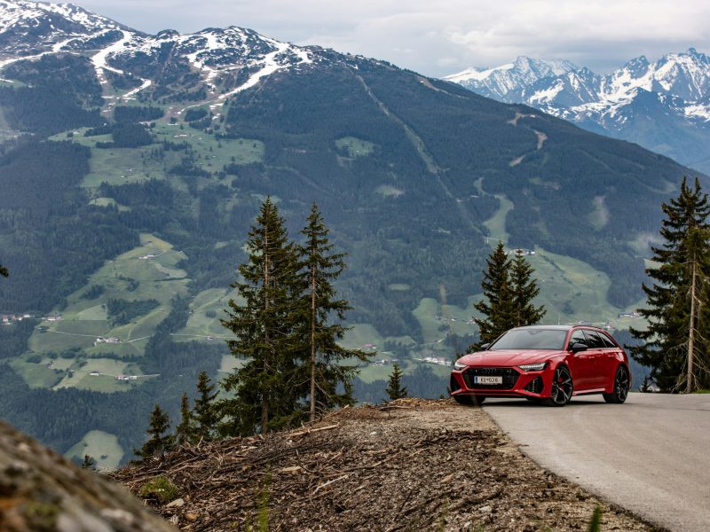 Red Audi RS6, additional view