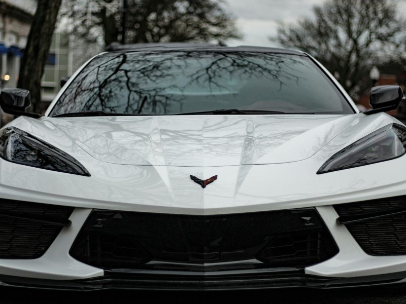 White Chevrolet Corvette, additional view