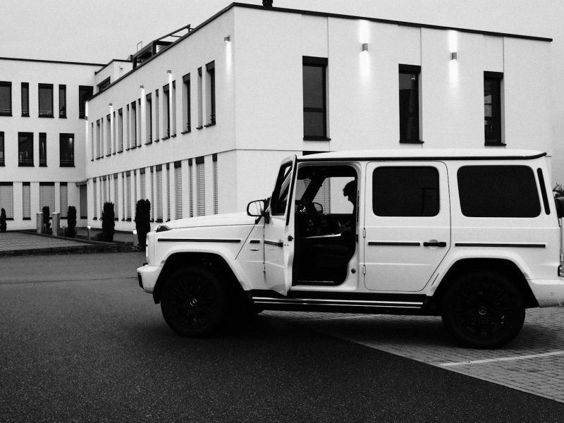 White Mercedes-Benz G-Class, additional view