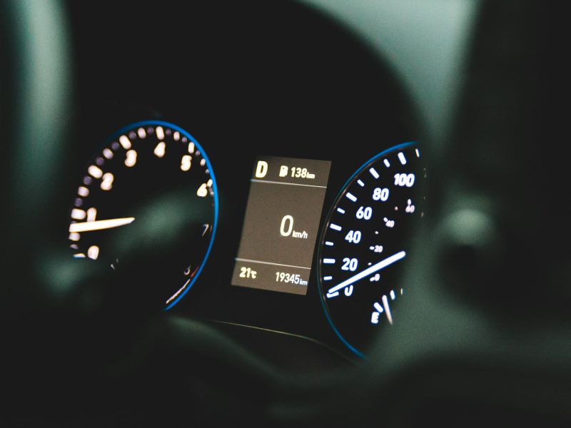 Black and white speedometer at 0
