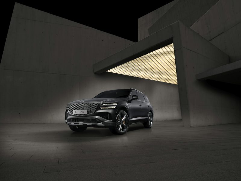 Black Genesis GV70, additional view