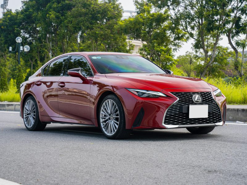 Red Lexus IS, additional view