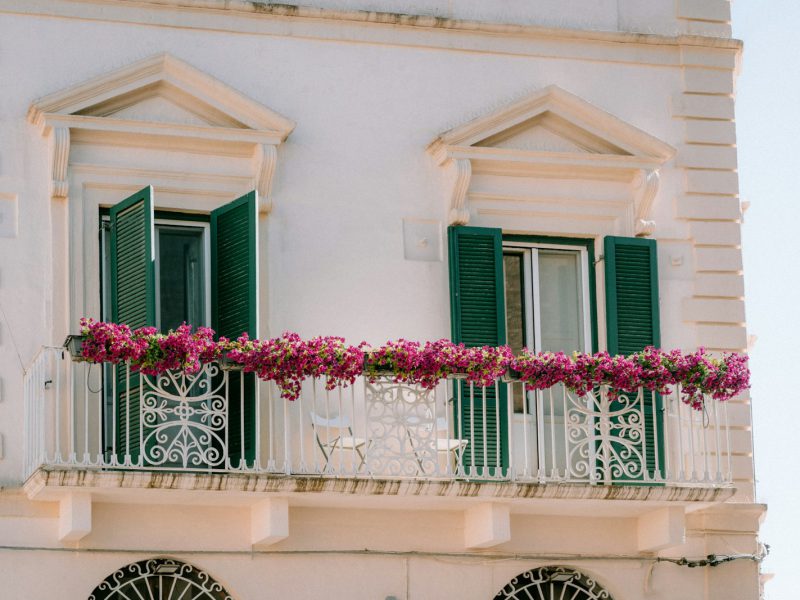 Casa Maiolica Atrani — building and street