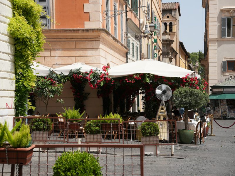 Palazzo Rondinella — restaurant and lounge