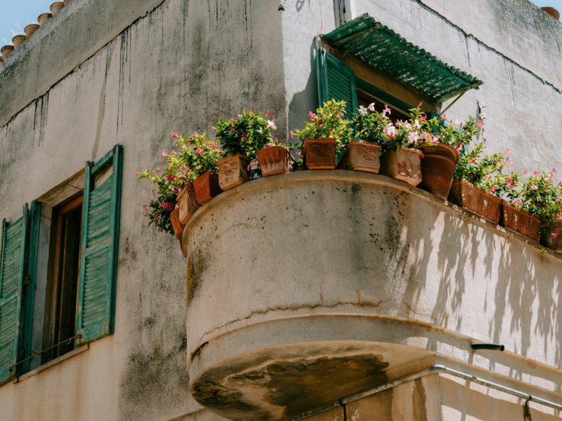 Terrazze di Fornillo — building and street