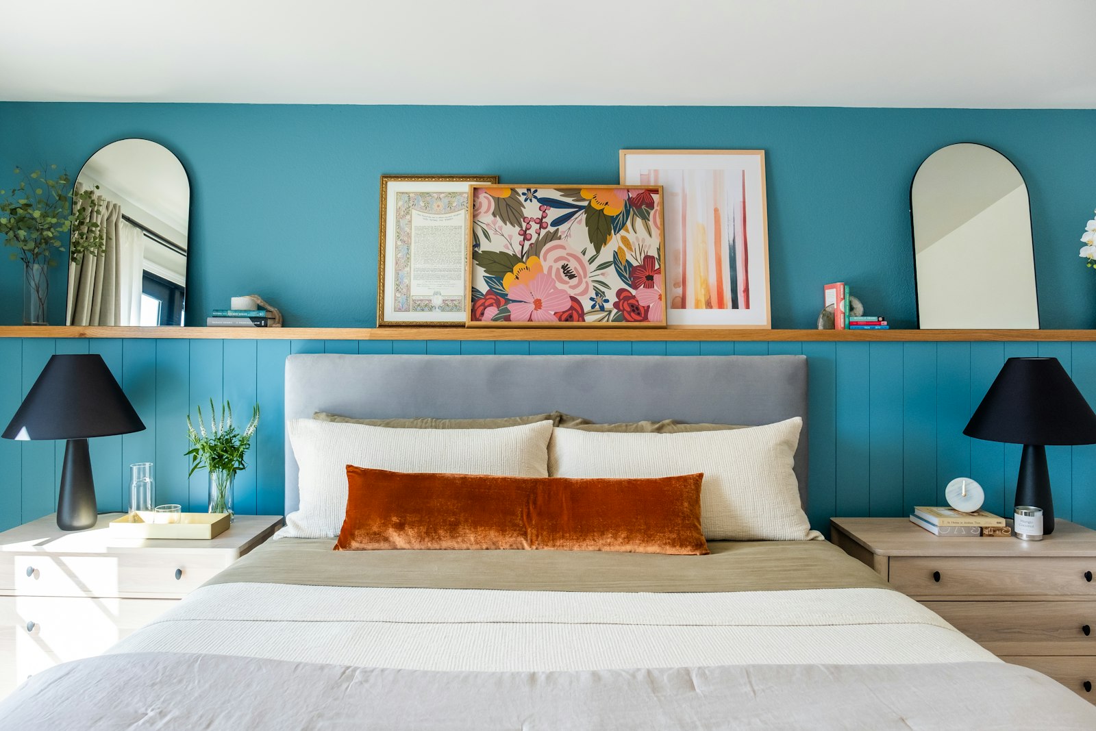 Contemporary bedroom