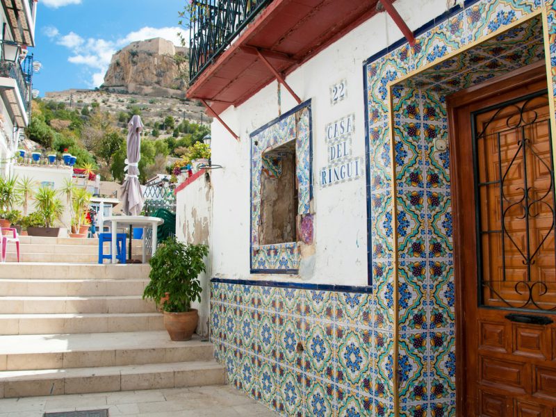 Il Salotto di Chiaia — building and street